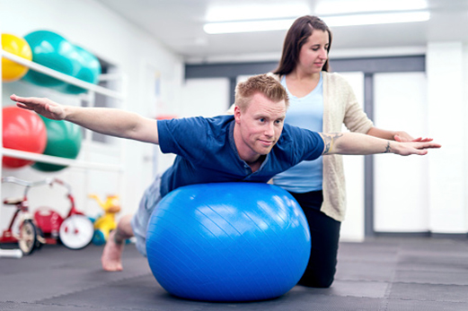 featured_0020_adult-male-patient-balancing-on-a-therapy-exercise-ball-picture-id614424940